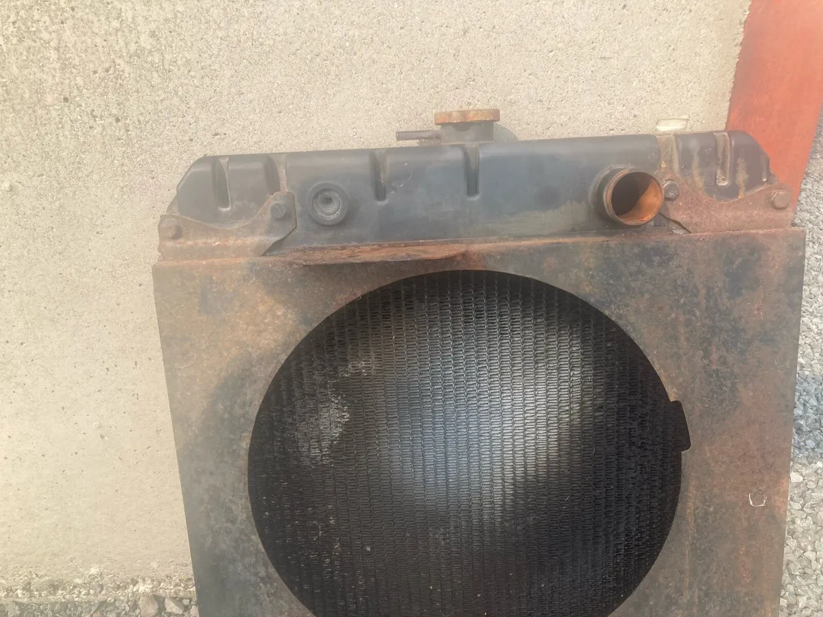 Perkins tractor radiator - Image 4