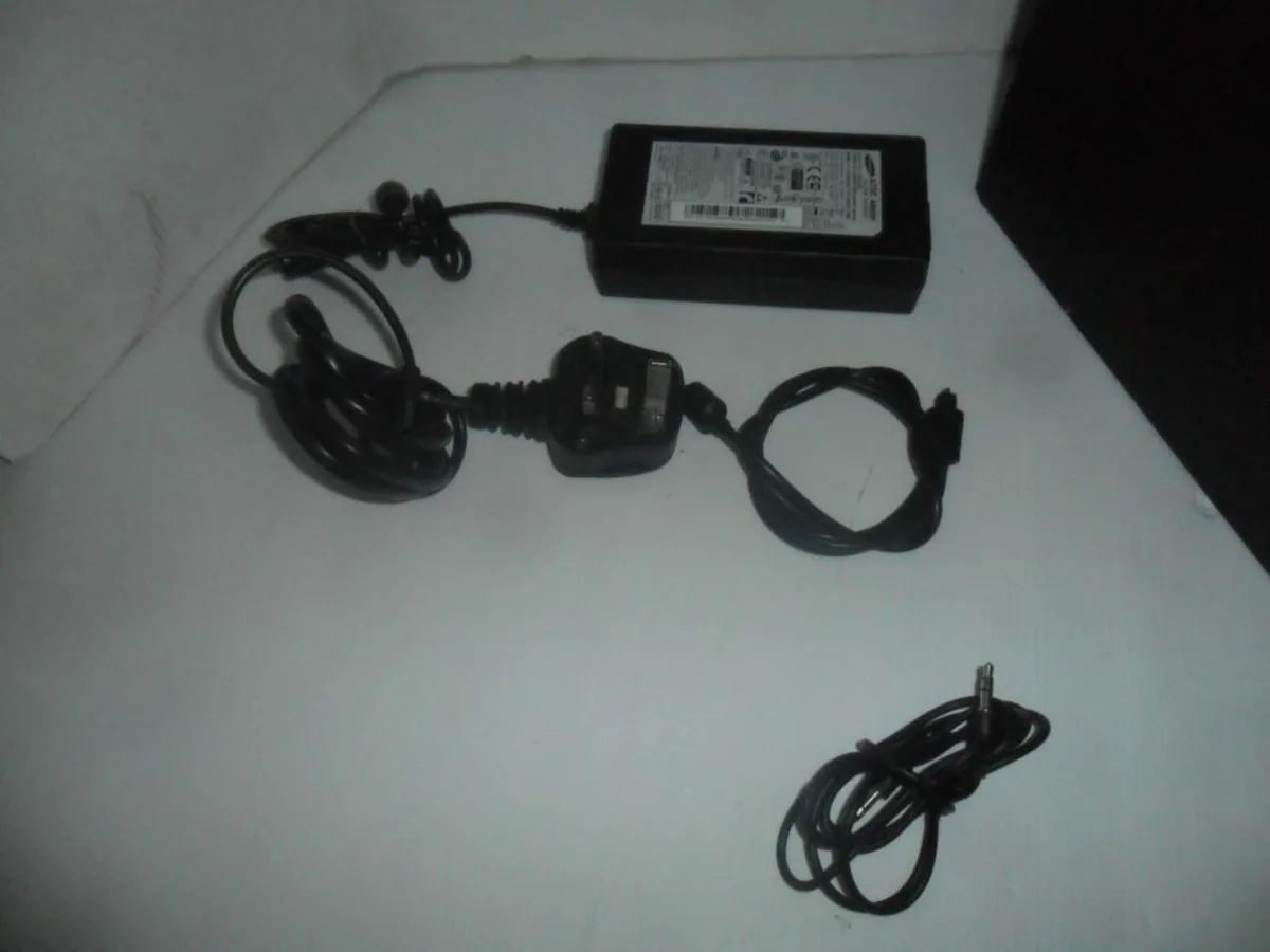 Samsung sound bar with sub - Image 2