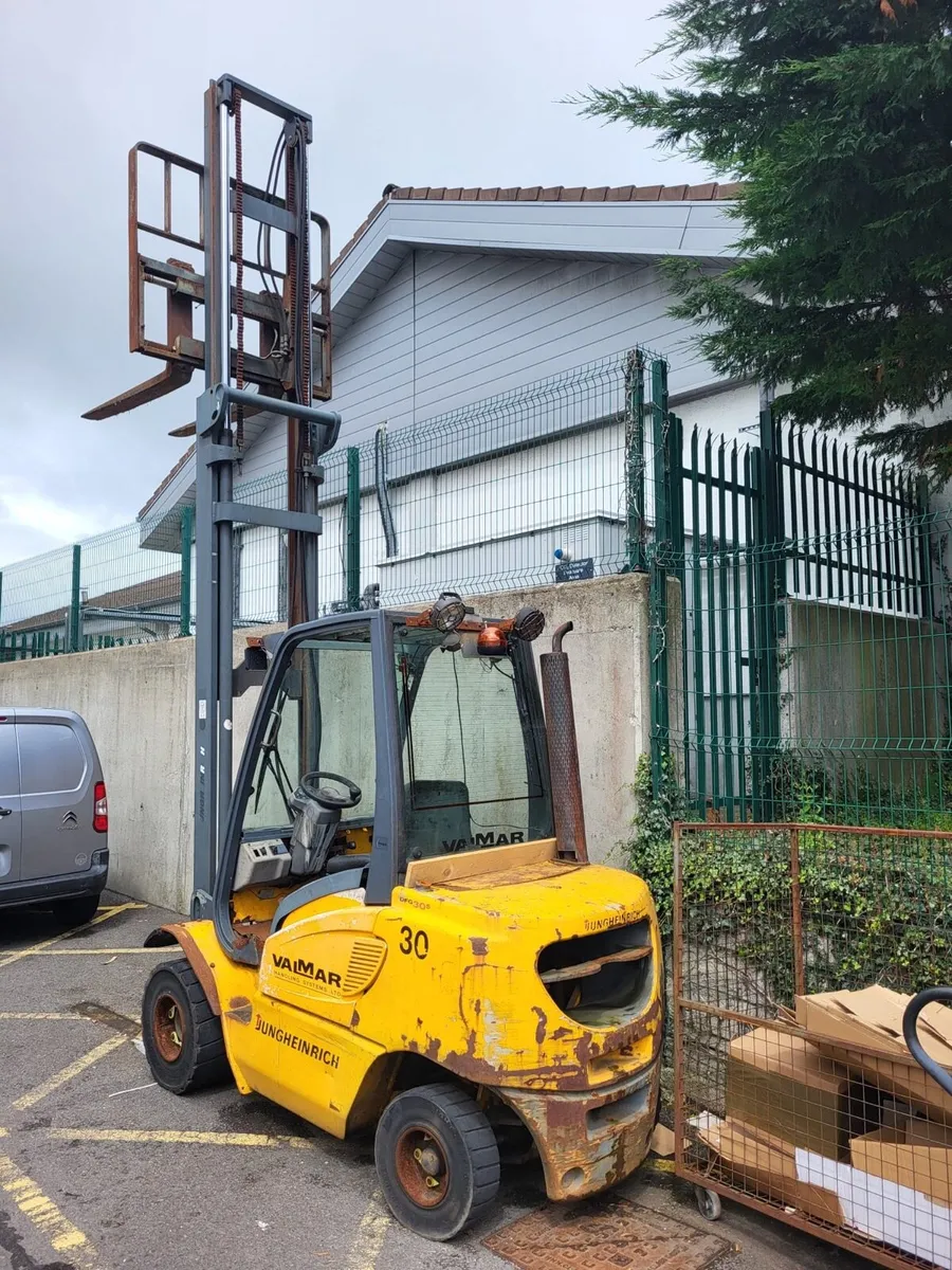 Forklift - Image 4