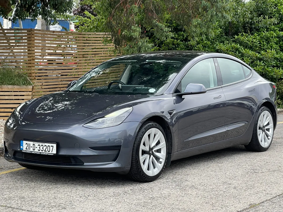 2021 Tesla Model 3**low miles**pan roof** - Image 1