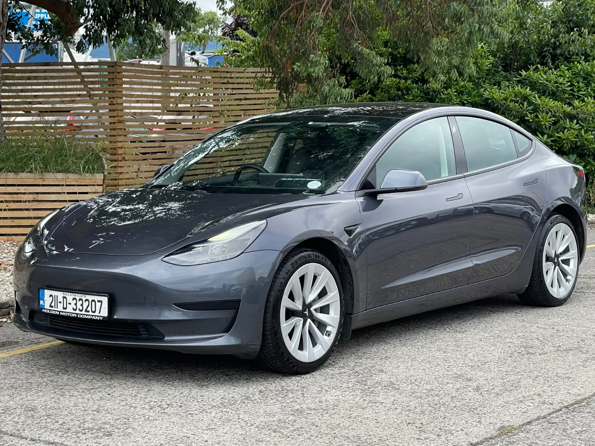 2021 Tesla Model 3**low miles**pan roof** - Image 2