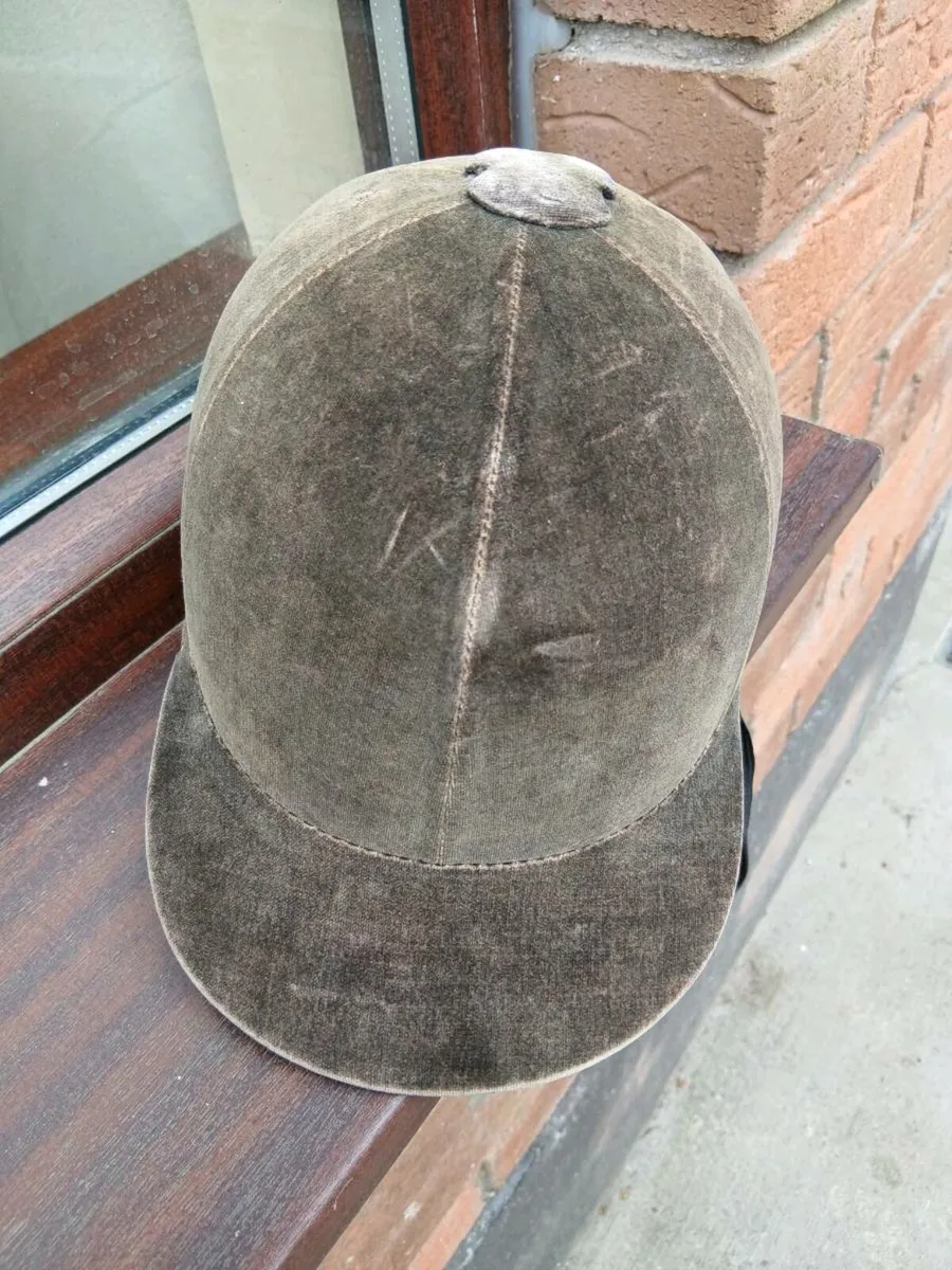 Riding boots & helmet - Image 4