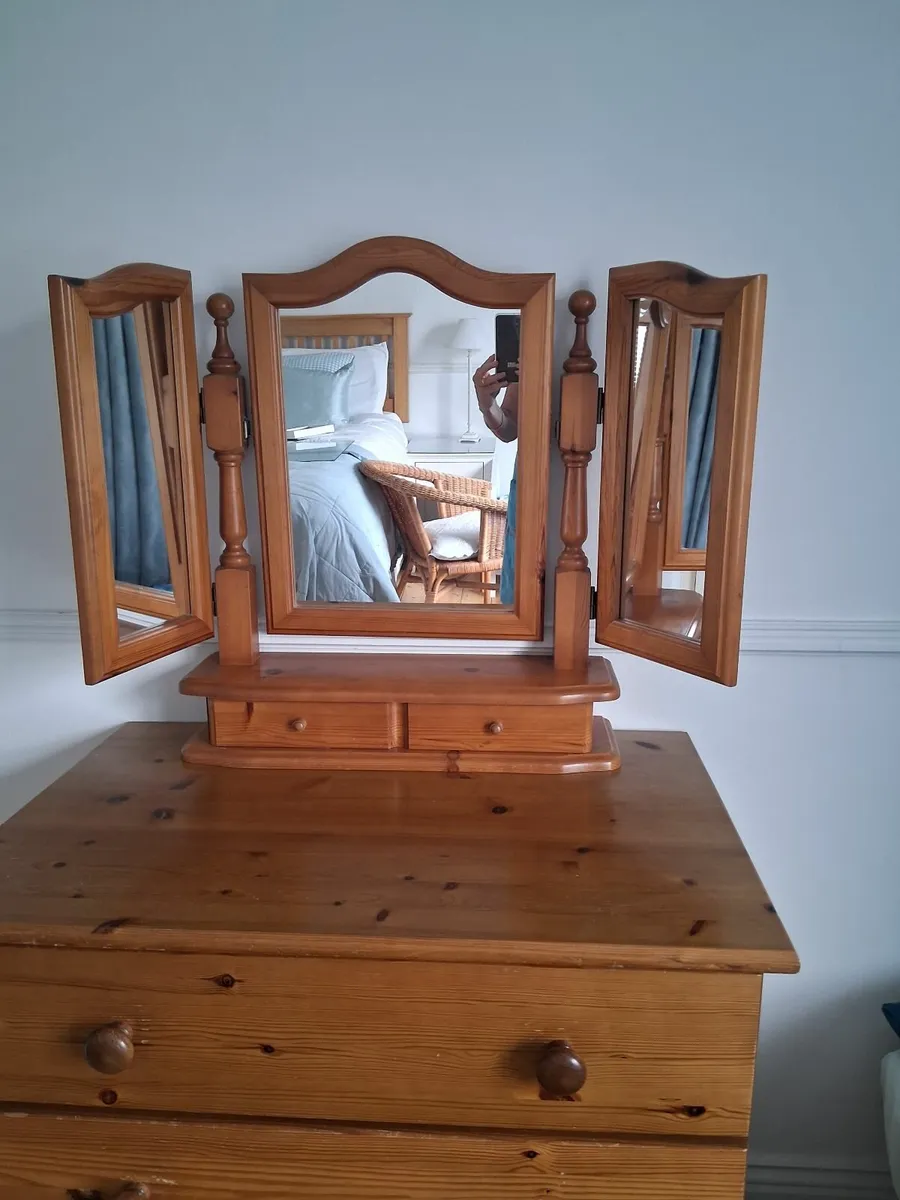 Chest of drawers and mirror - Image 1