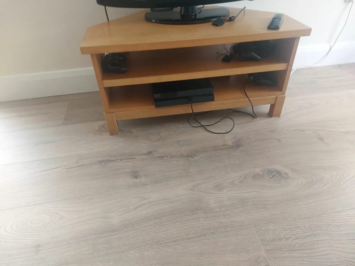 matching tv table and coffee table - Image 1