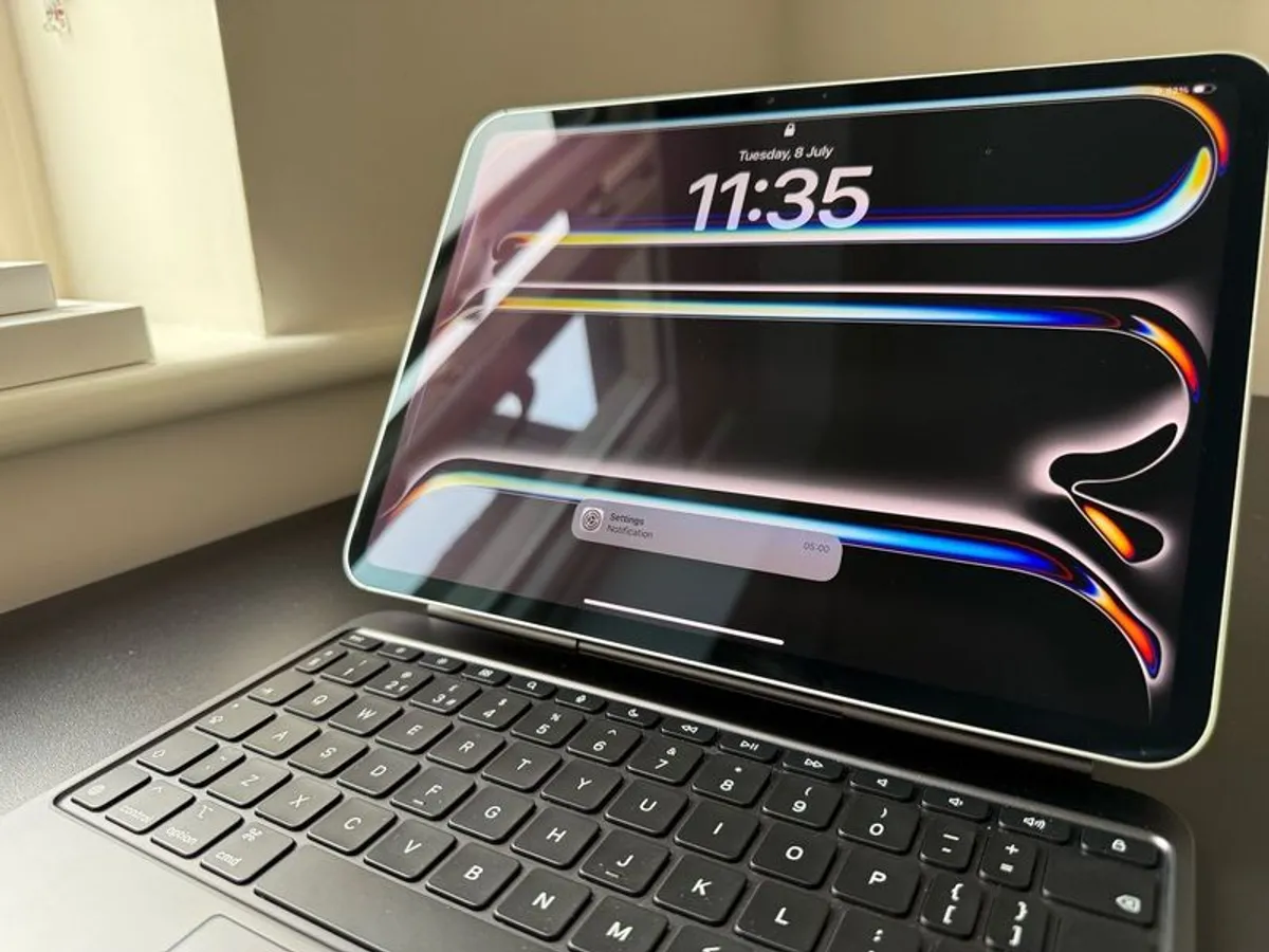 iPad Pro (2024) 11 inch 256gb Wi-Fi, Magic Keyboard, Pencil Pro - Image 2
