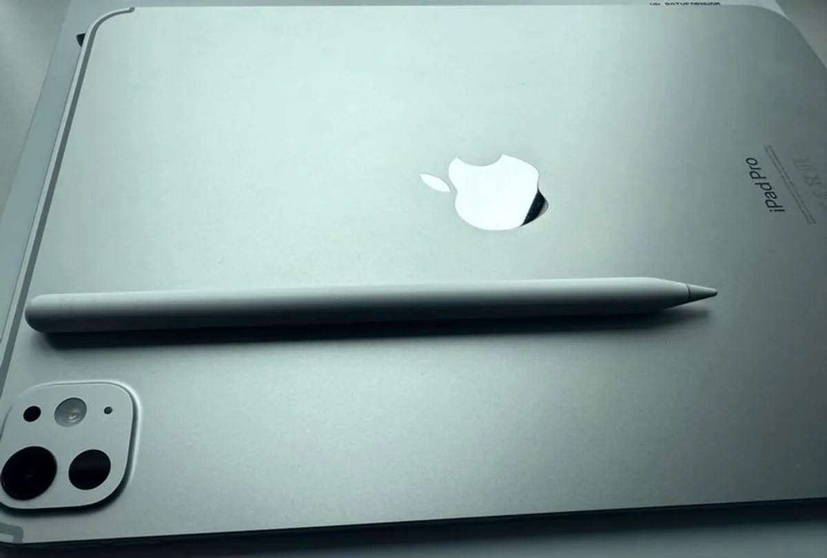 iPad Pro (2024) 11 inch 256gb Wi-Fi, Magic Keyboard, Pencil Pro - Image 3