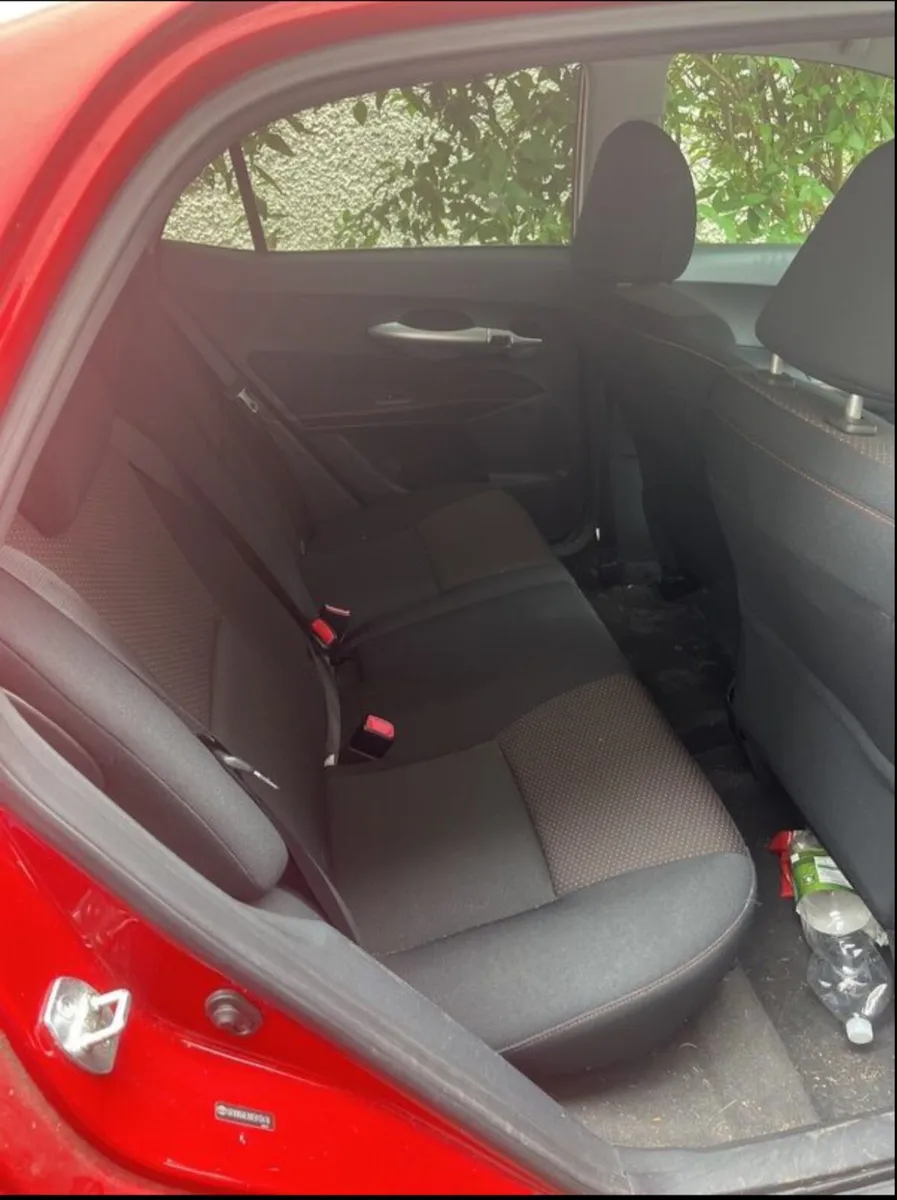 Toyota Auris 2011 - Image 3