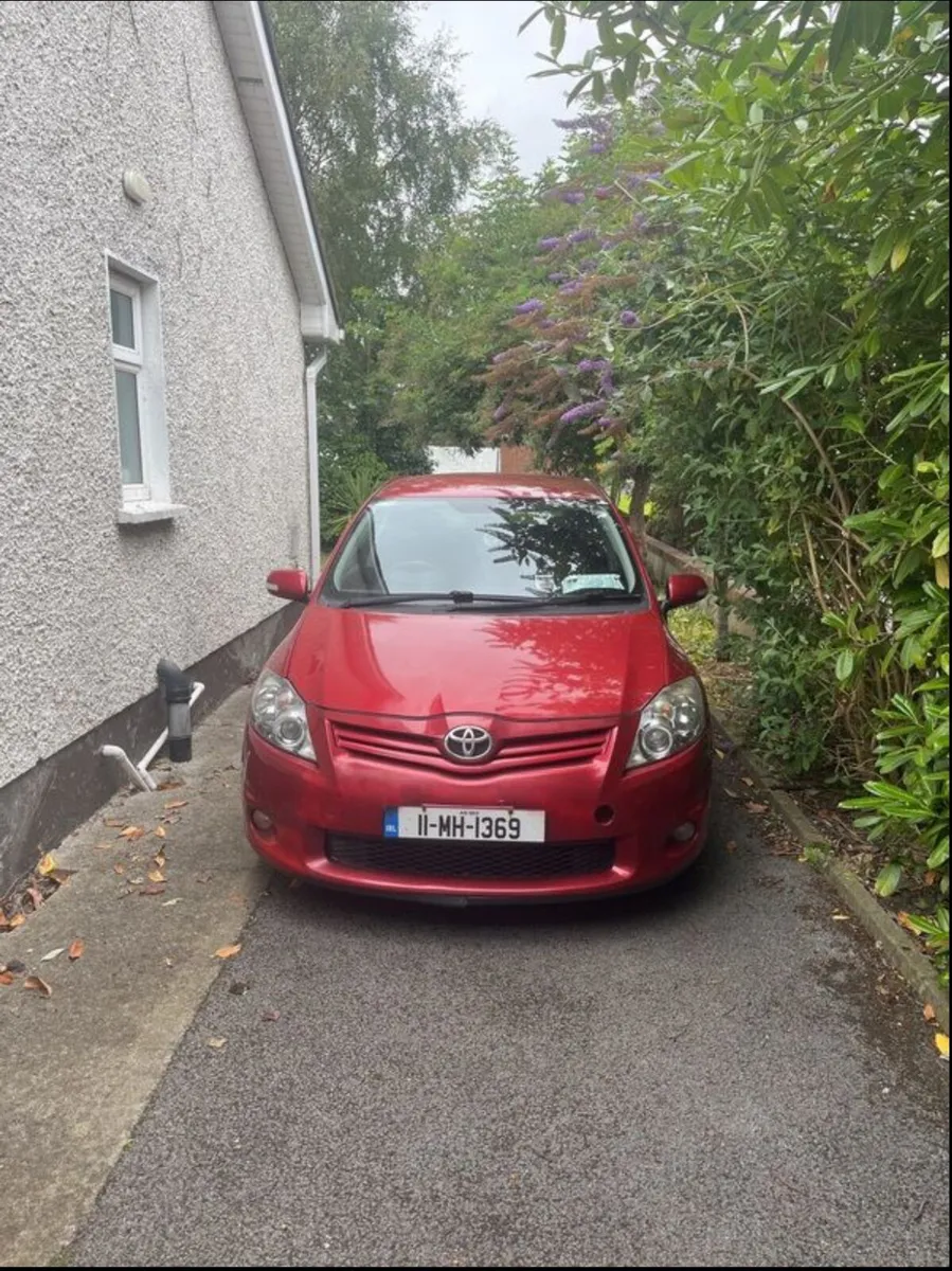 Toyota Auris 2011 - Image 1