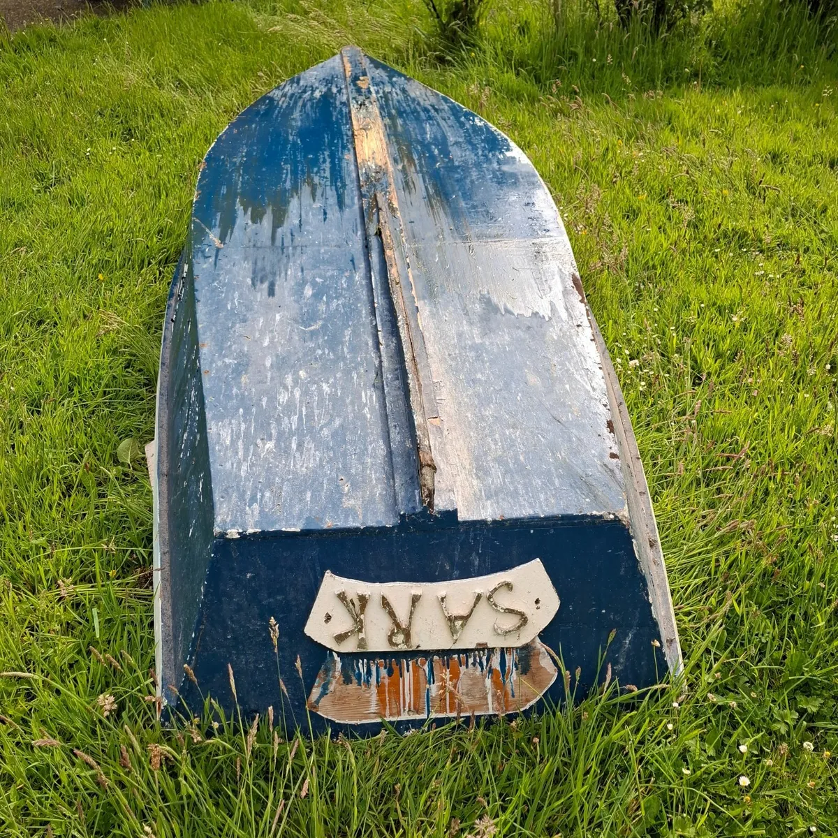 Small punt suitable for lake fishing - Image 2