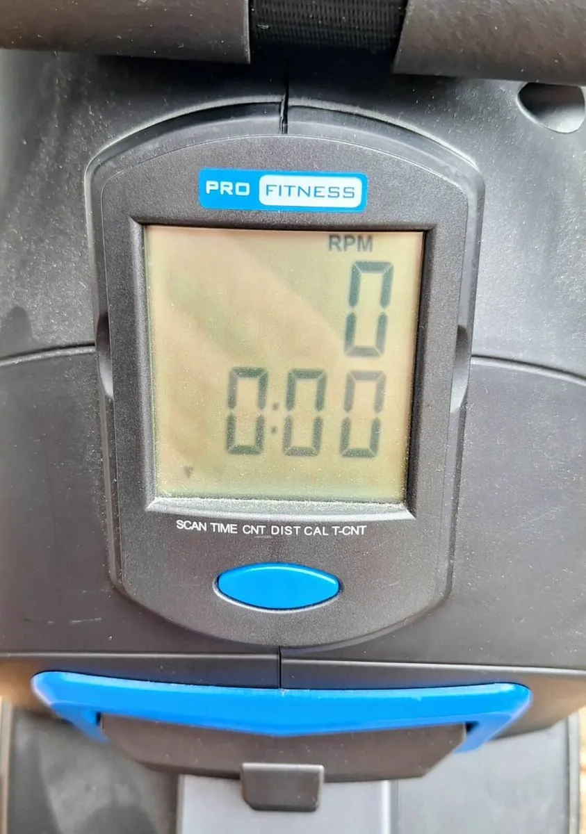 Rowing Machine - Image 2