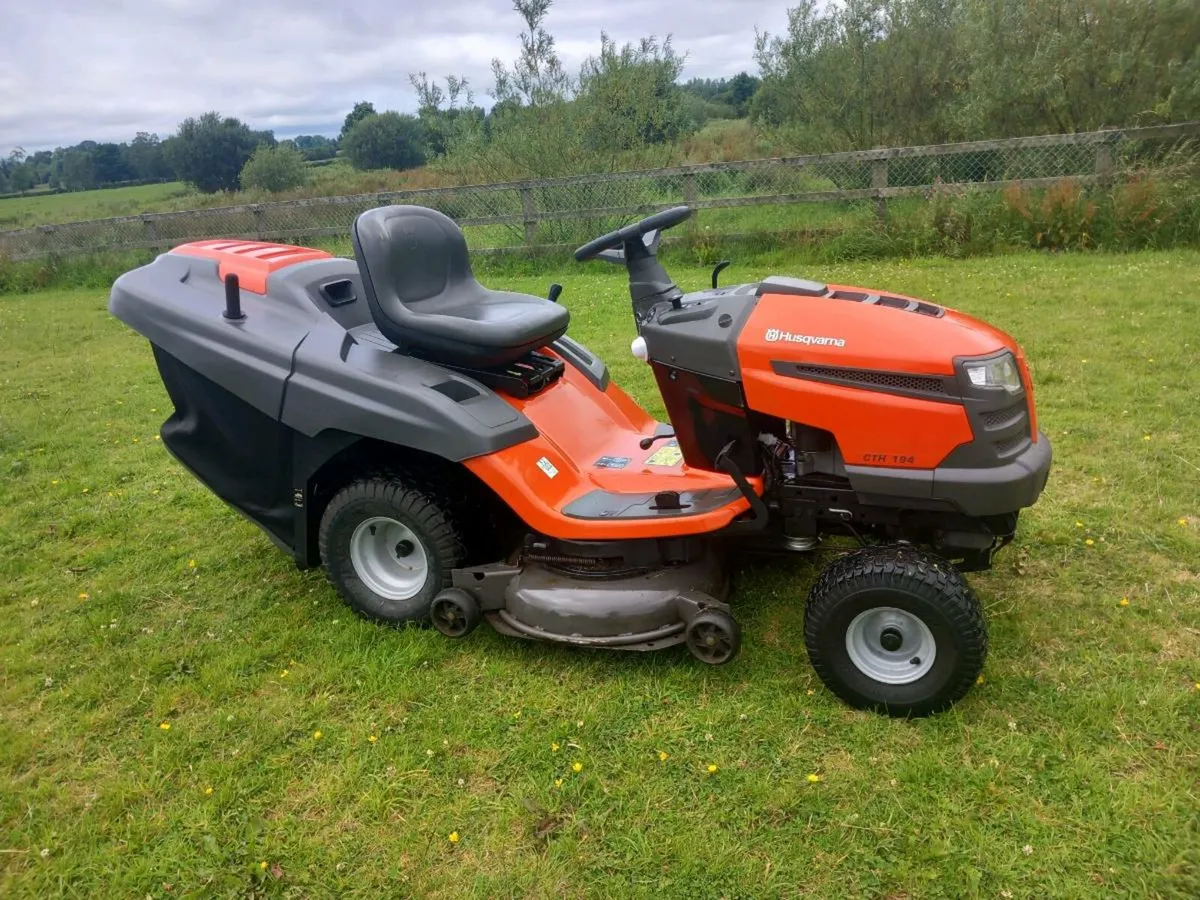 Ride on lawnmower - Image 1