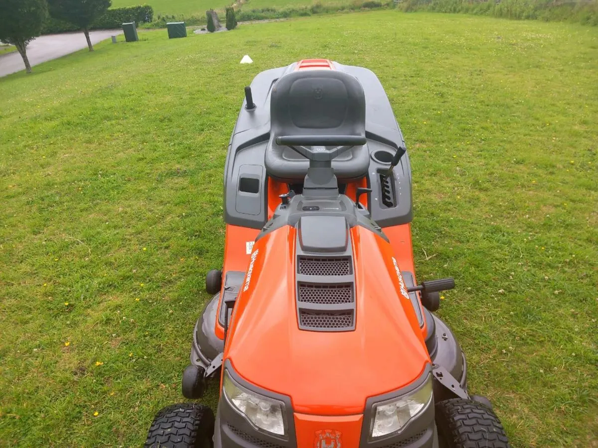 Ride on lawnmower - Image 2