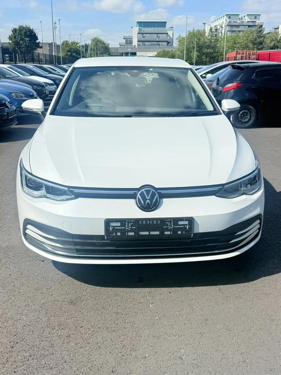 Golf e-tsi style white low milage - Image 1