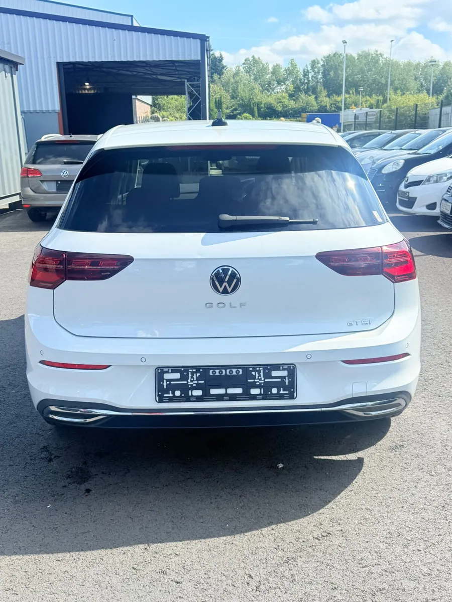 Golf e-tsi style white low milage - Image 2