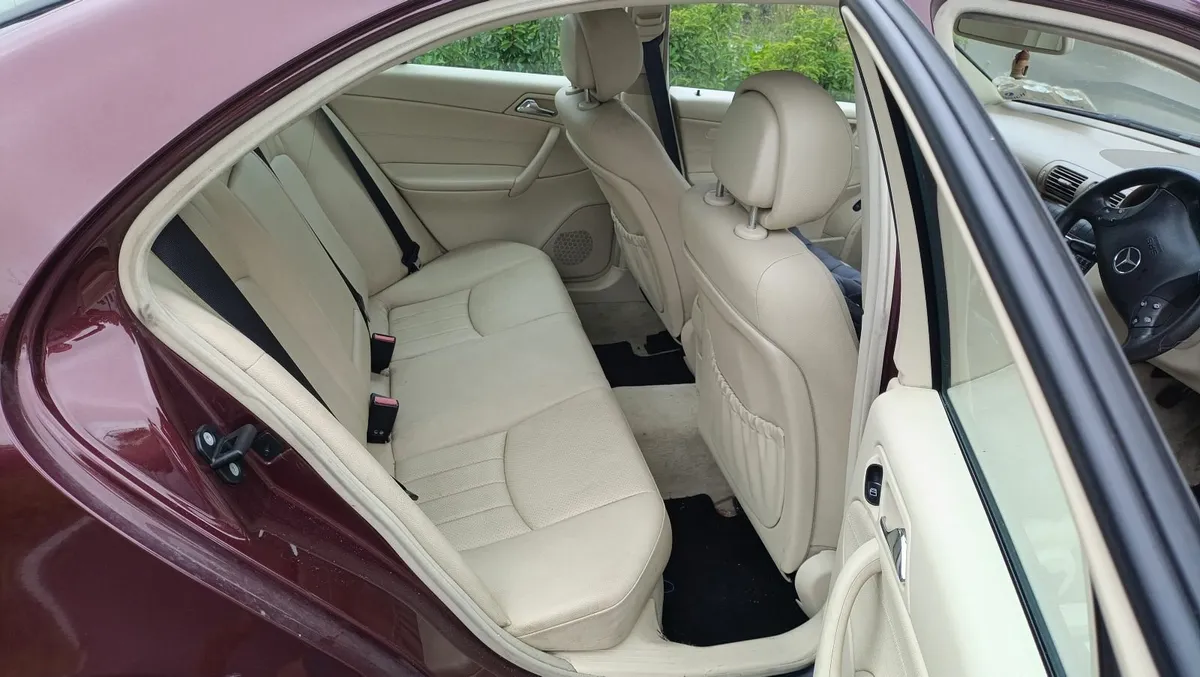Mercedes-Benz C-Class 2006 - Image 4