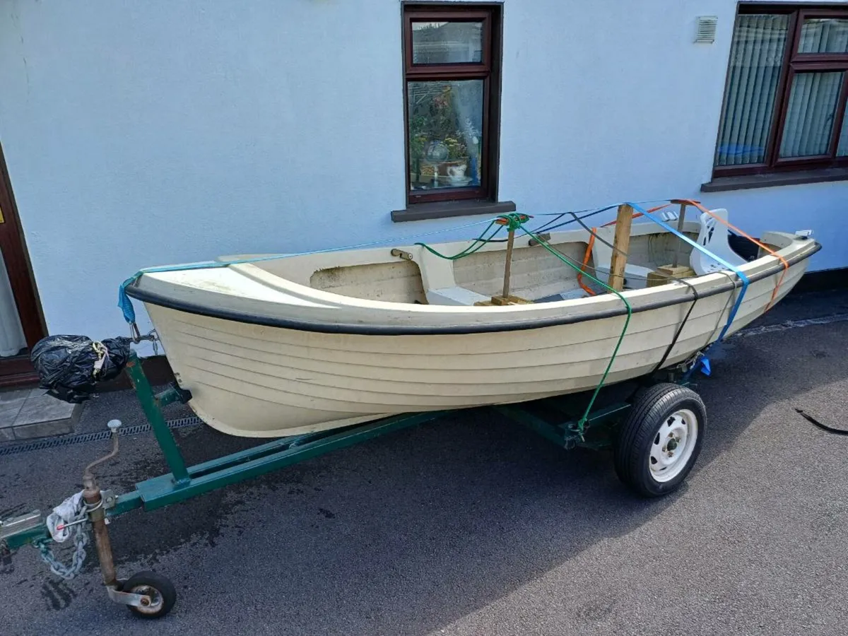 Fishing boat and trailer - Image 1