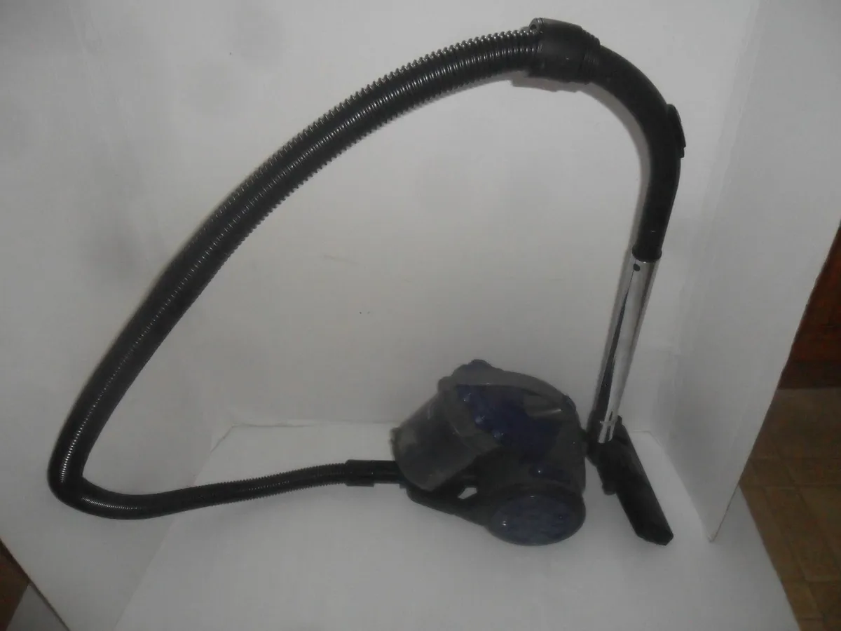 Tower vacuum cleaner - Image 2