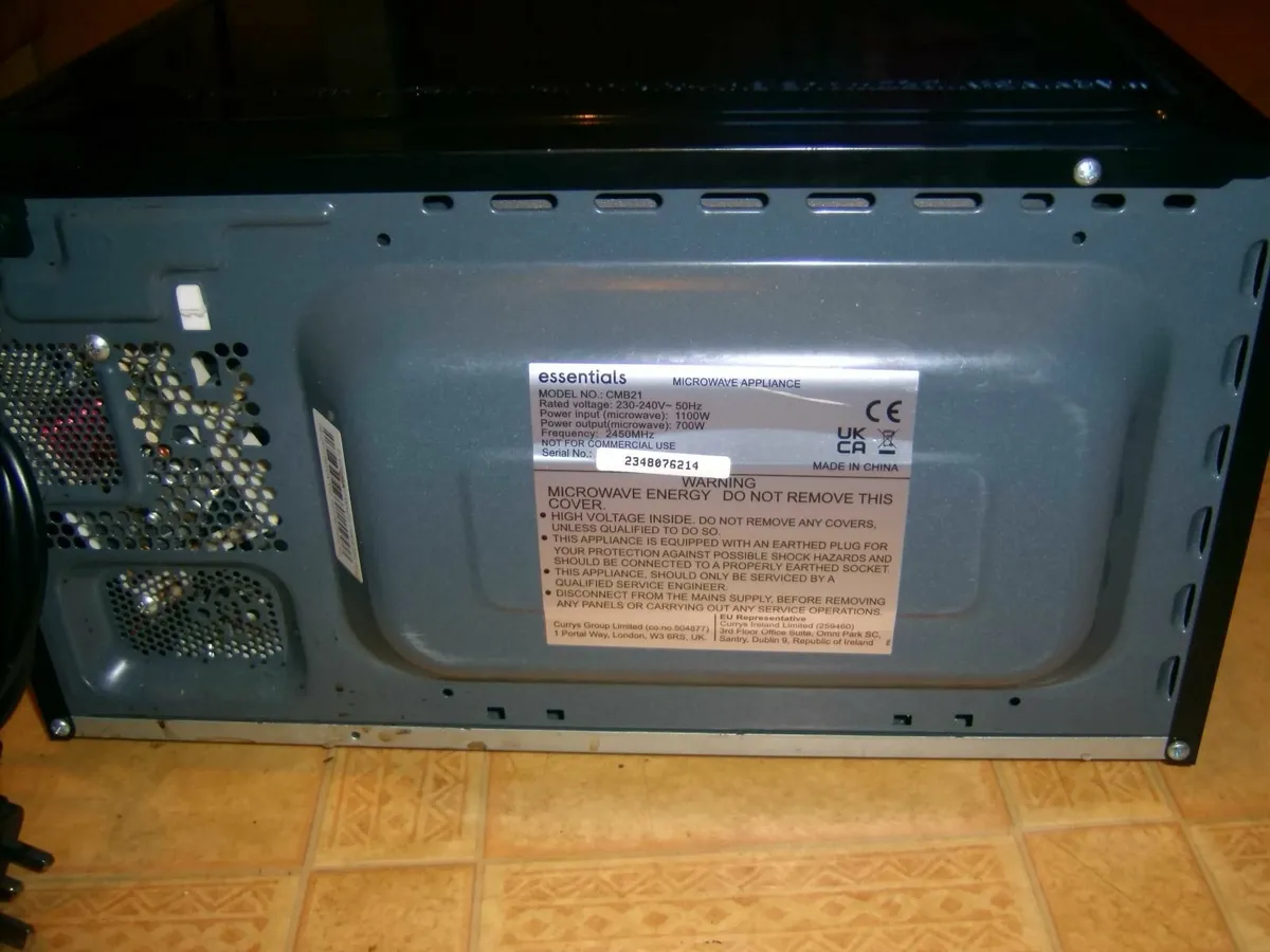 Essentials Microwave - Image 3