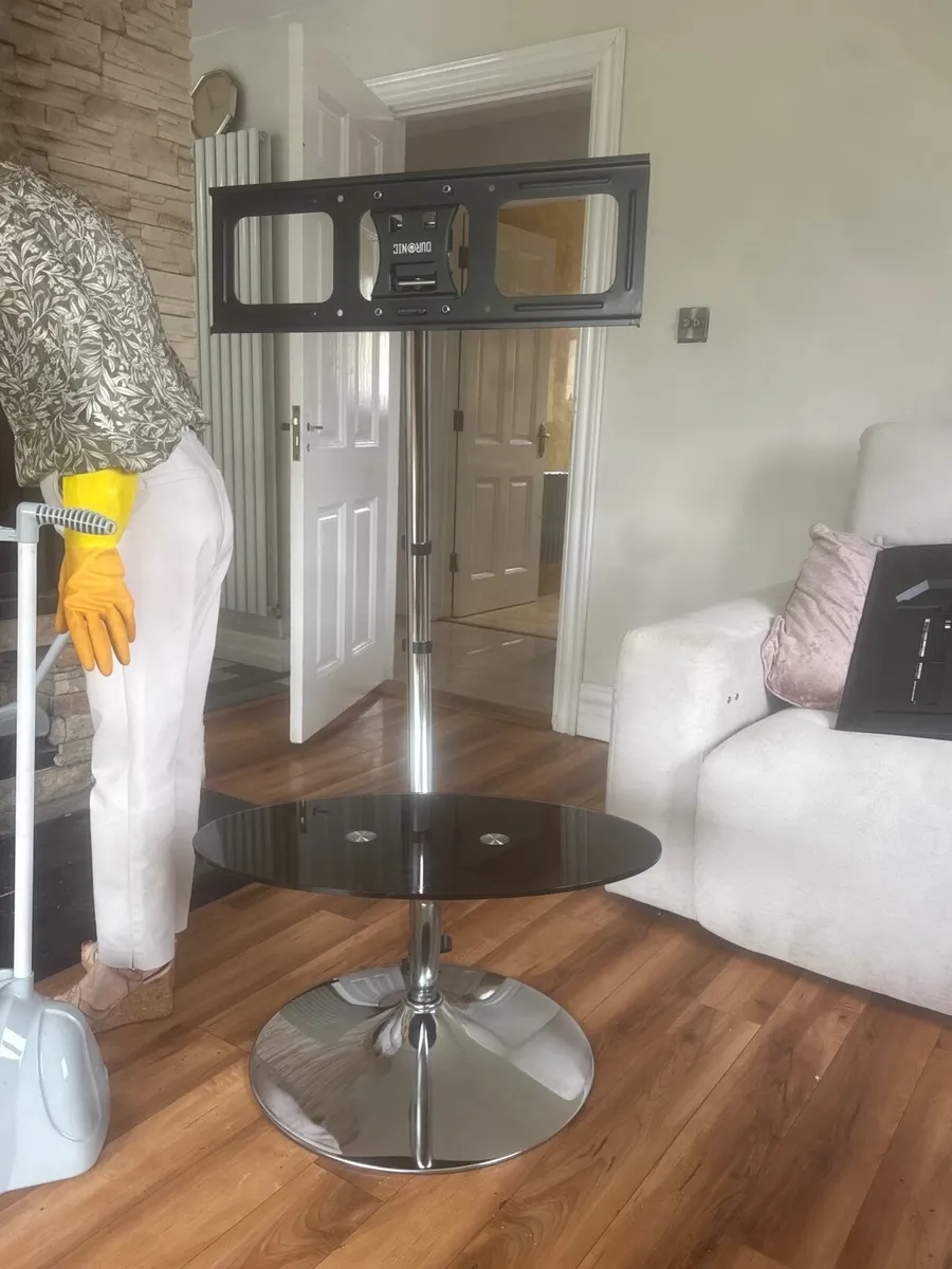 Tv stand (TV swing bracket included) - Image 1