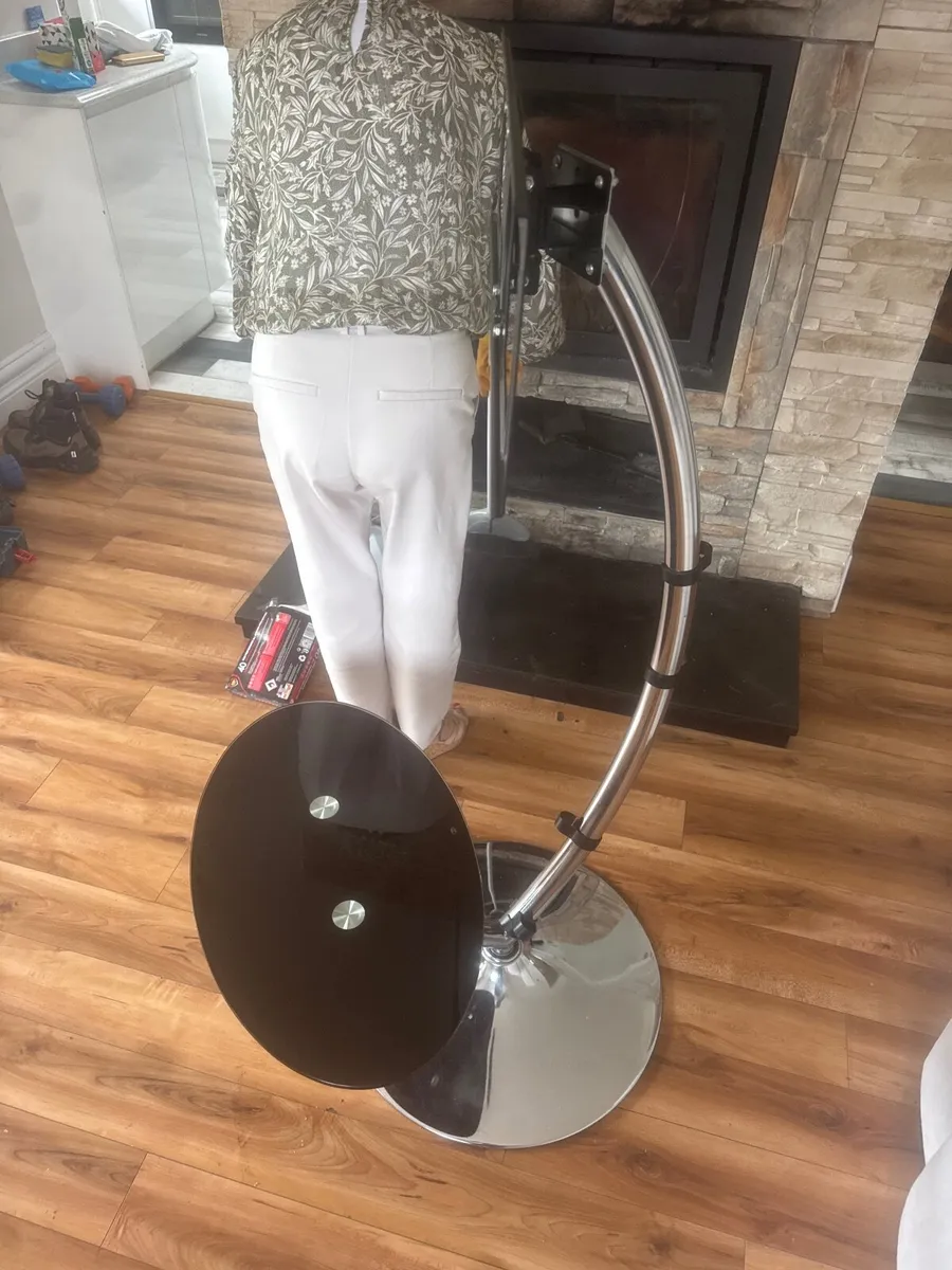 Tv stand (TV swing bracket included) - Image 2