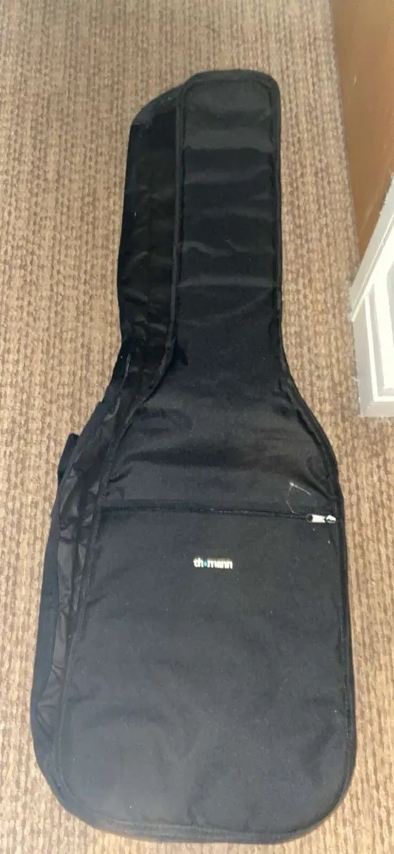 Bass guitar - Image 4