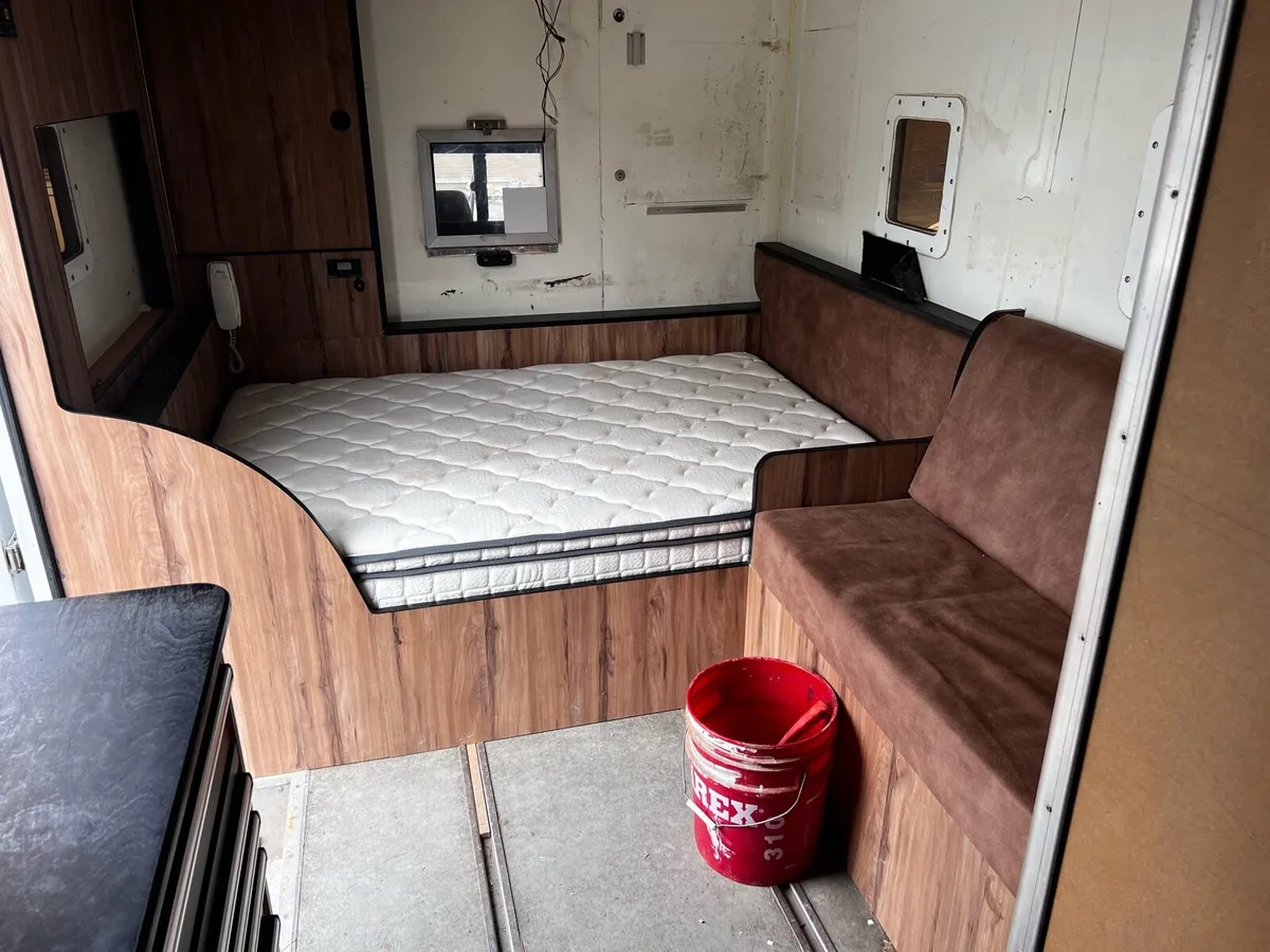 Renault Midlum camper truck 10,000kg - Image 3