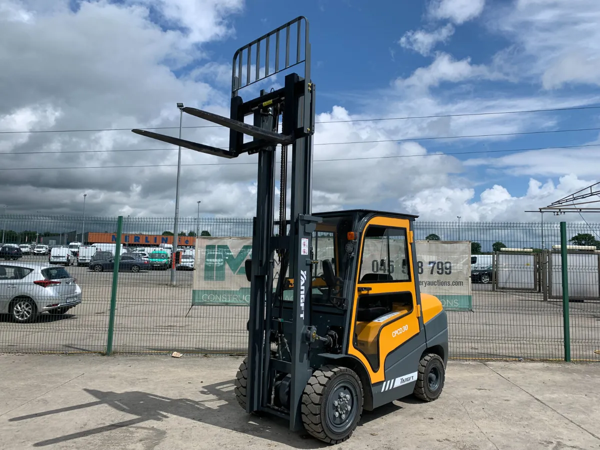 UNRESERVED 2025 YANGFT 3T DIESEL FORKLIFT FOR AUCT - Image 1