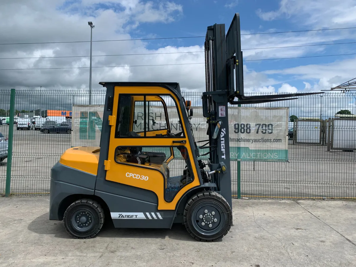 UNRESERVED 2025 YANGFT 3T DIESEL FORKLIFT FOR AUCT - Image 3