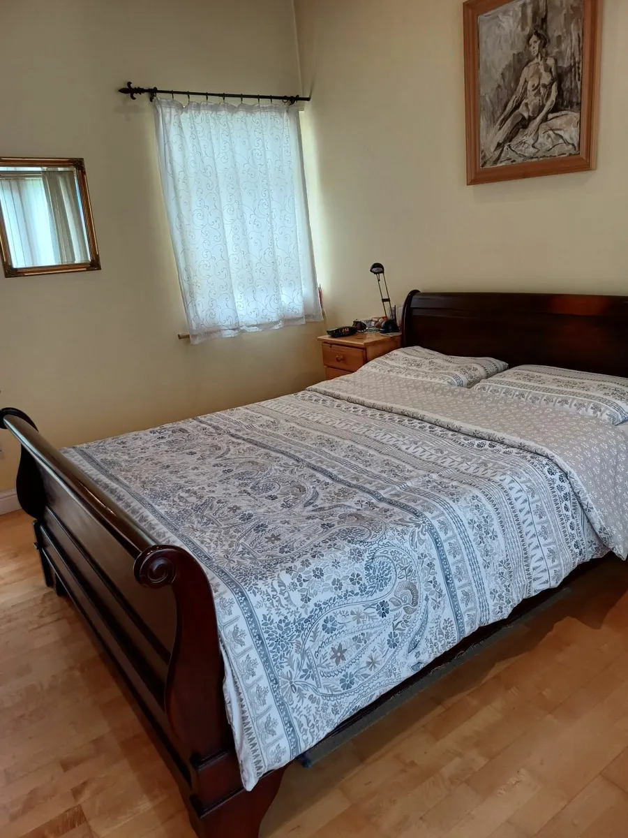 Sleigh bed frame - king size - Image 1