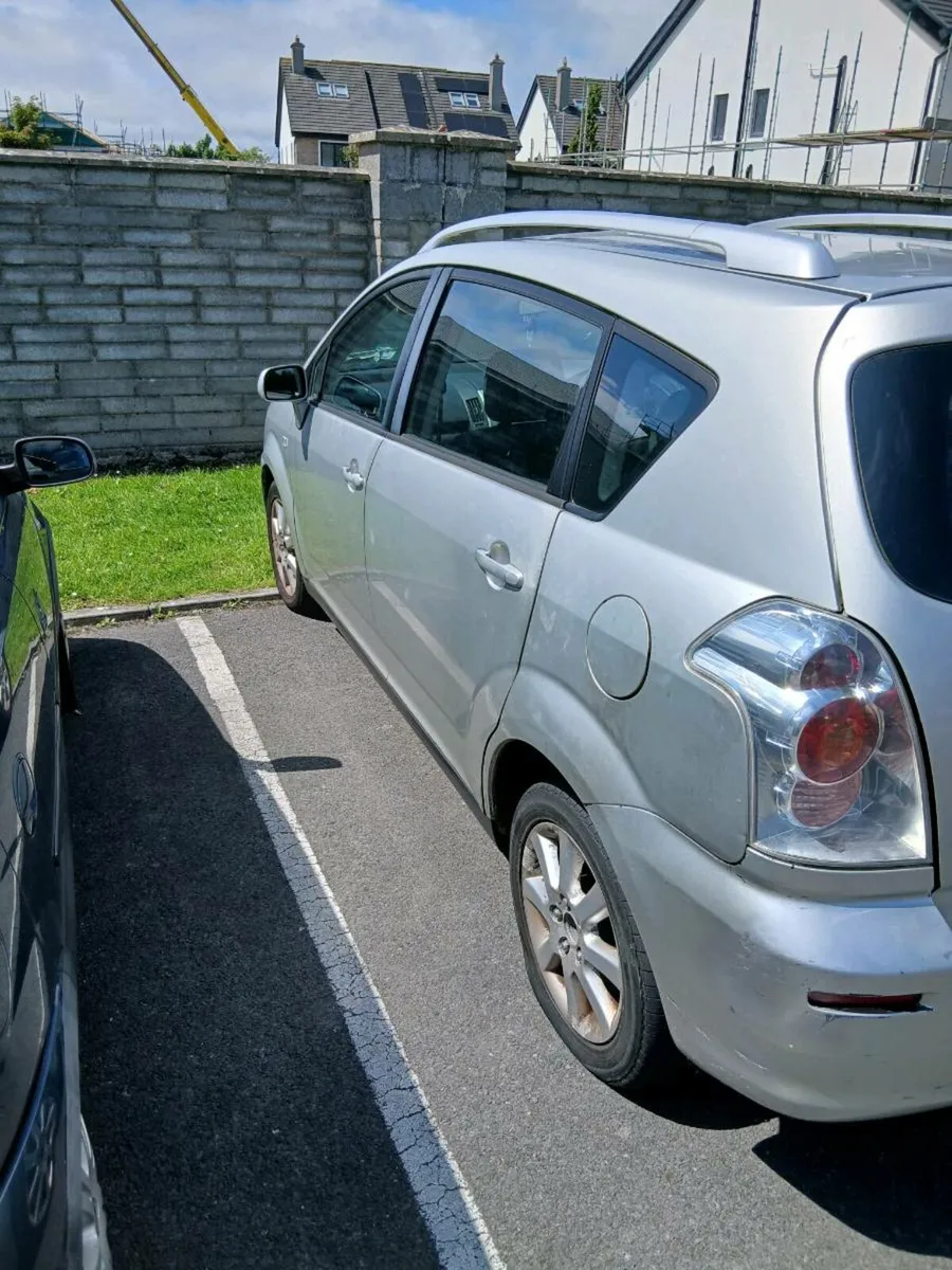 Toyota corolla verso - Image 2