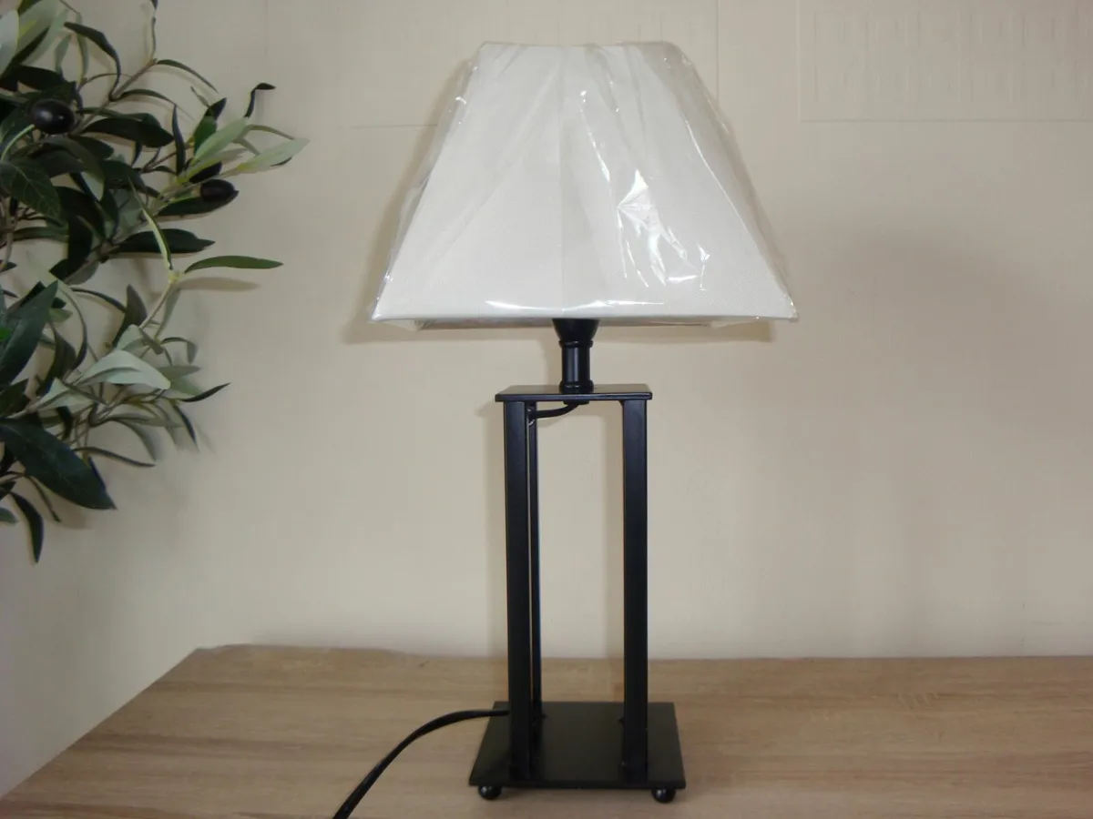Bedside table lamp with new lamp shade- H39 cm - Image 1