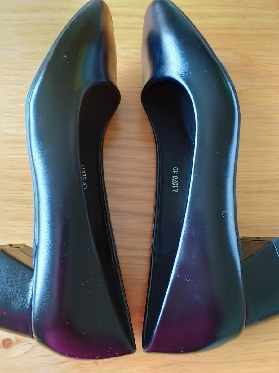 Ladies shoes - Image 2