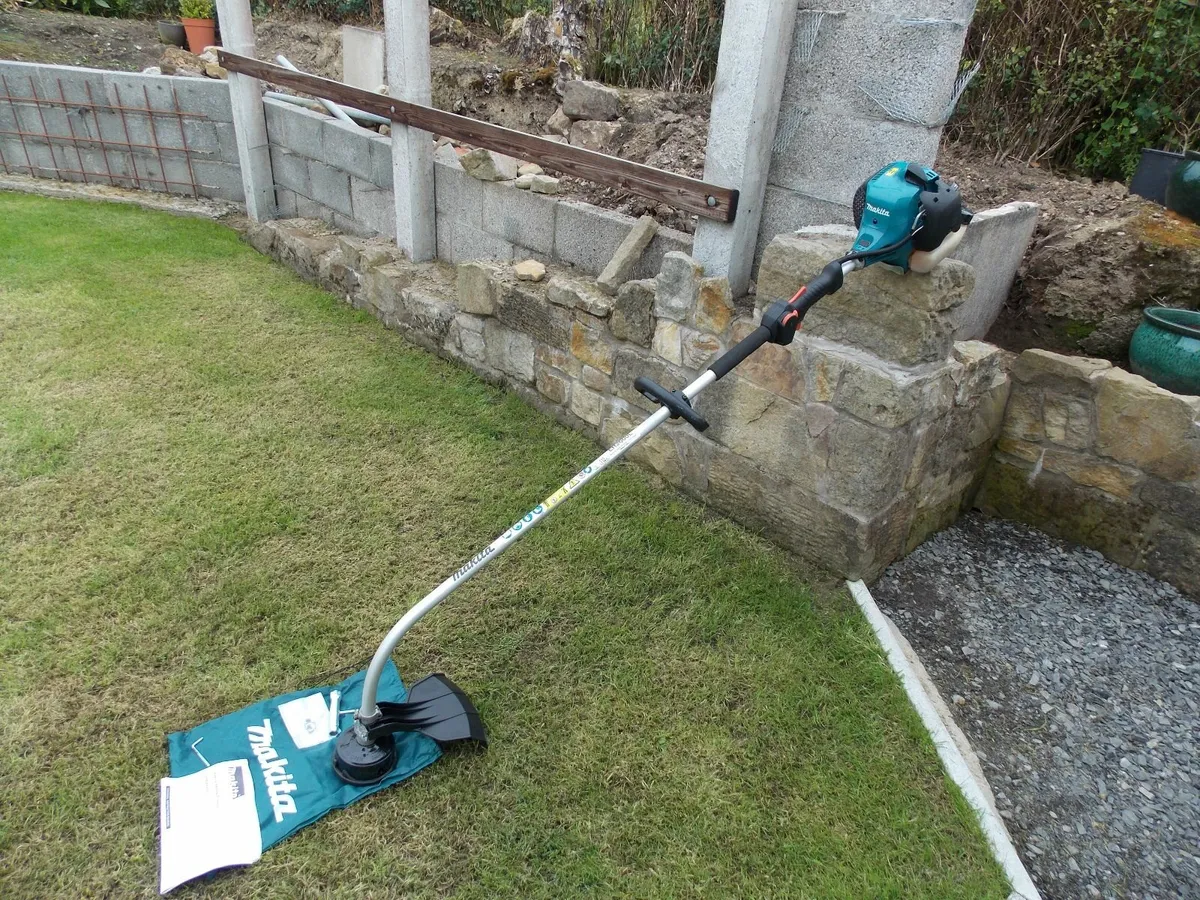 Makita Petrol Strimmer - Image 1