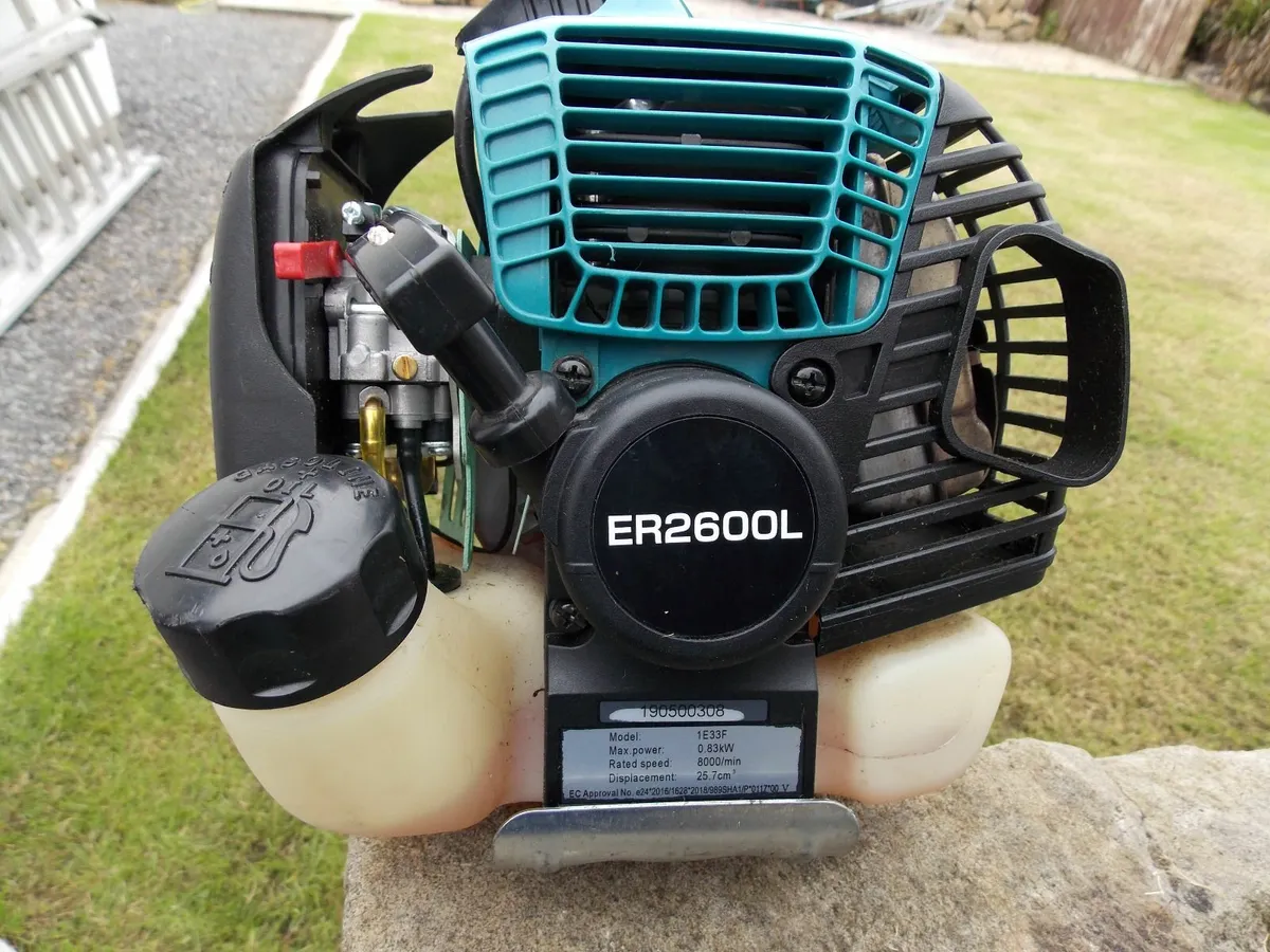 Makita Petrol Strimmer - Image 2