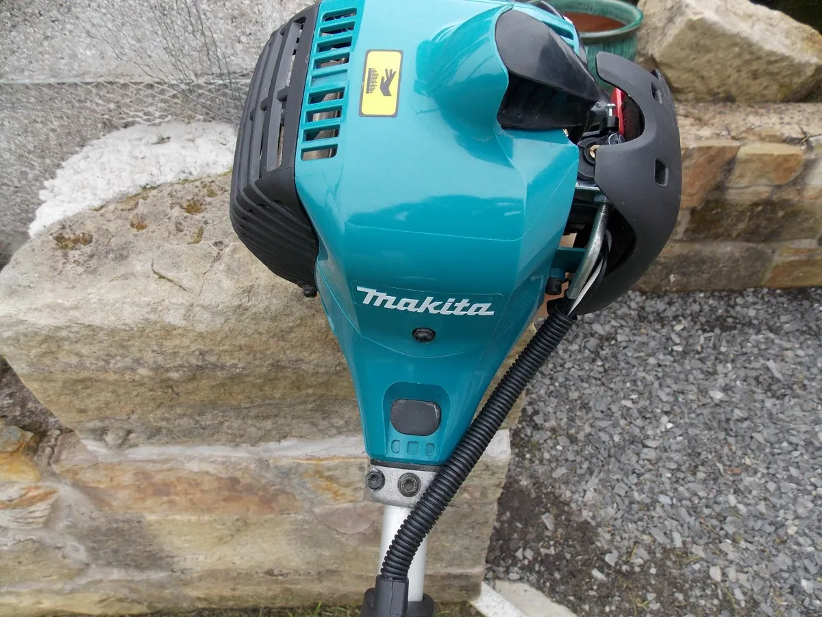 Makita Petrol Strimmer - Image 3