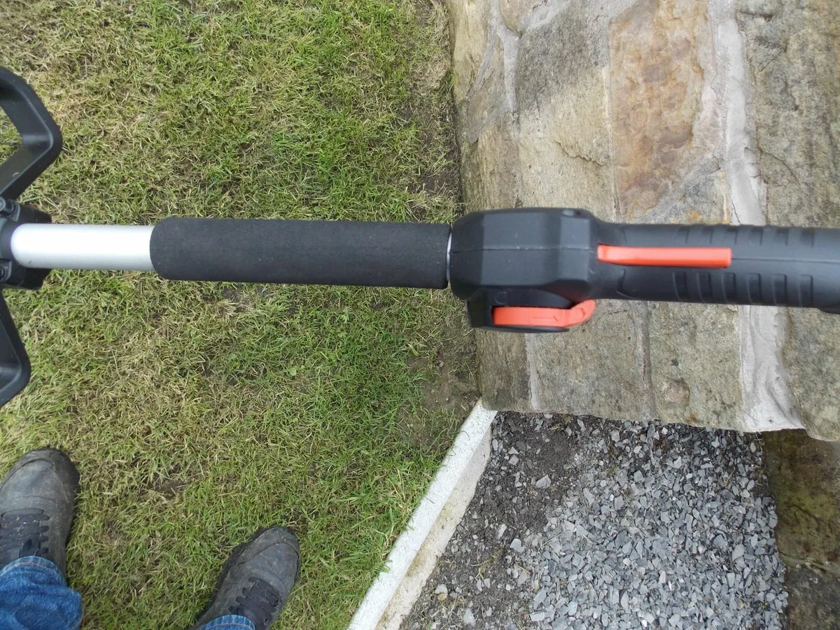 Makita Petrol Strimmer - Image 4