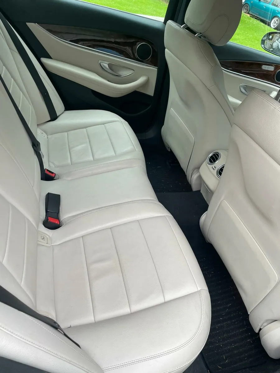 Mercedes E 220d - Image 3