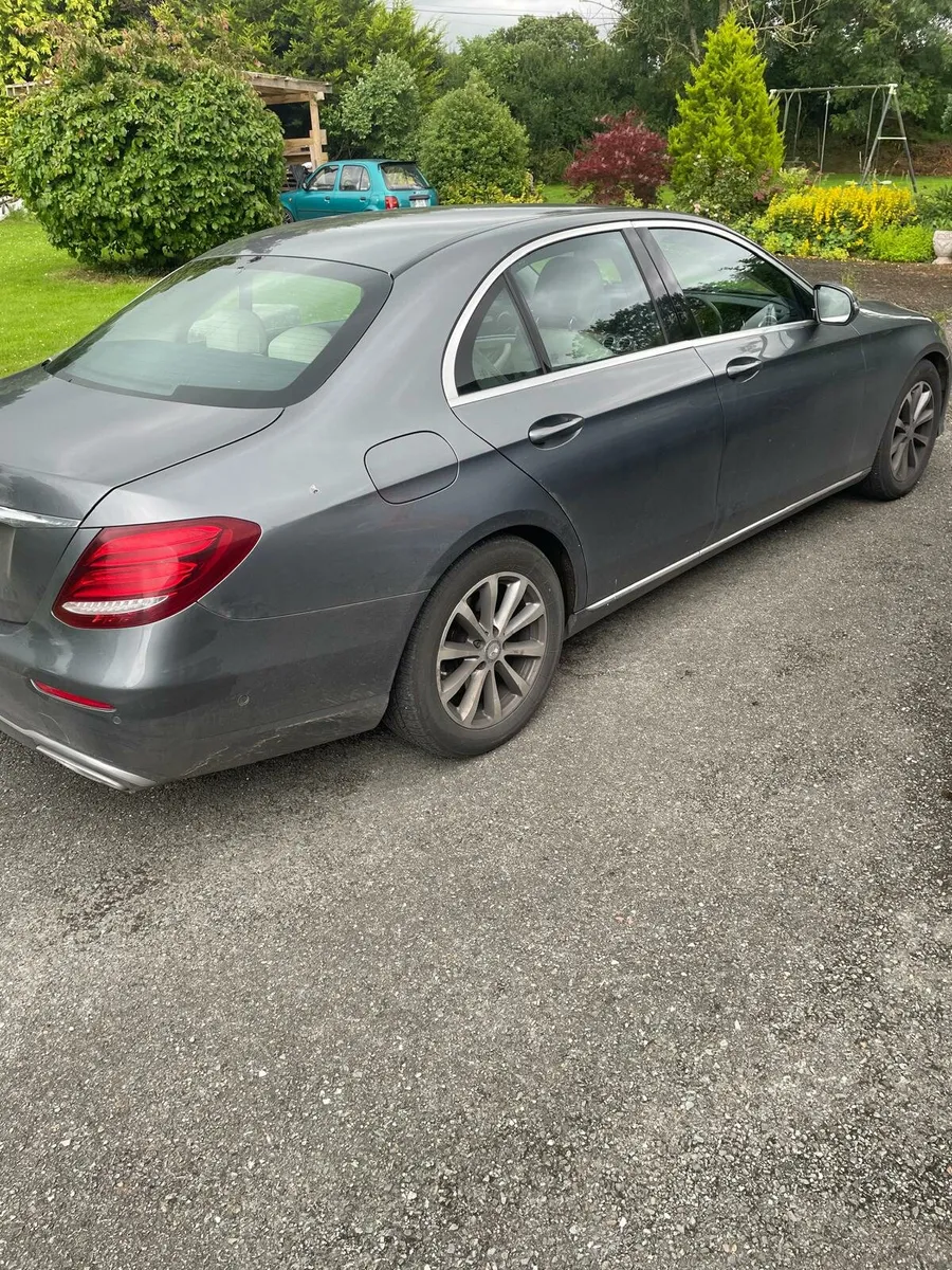 Mercedes E 220d - Image 2