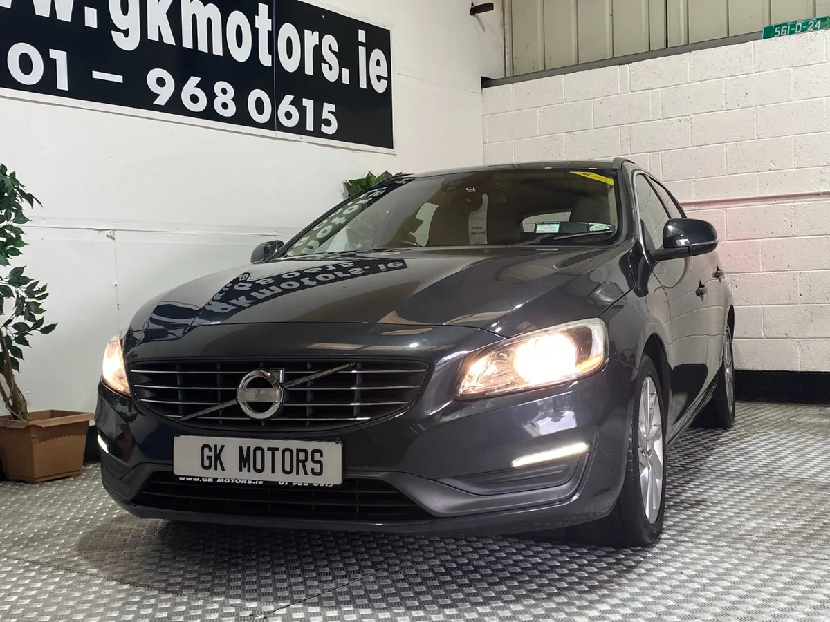 Volvo V60 2014//AUTO///LOW KLMS/// - Image 2