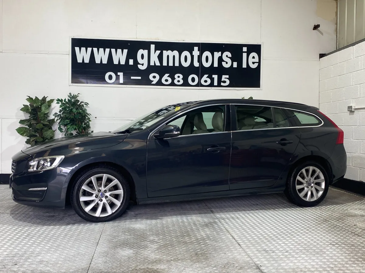 Volvo V60 2014//AUTO///LOW KLMS/// - Image 3