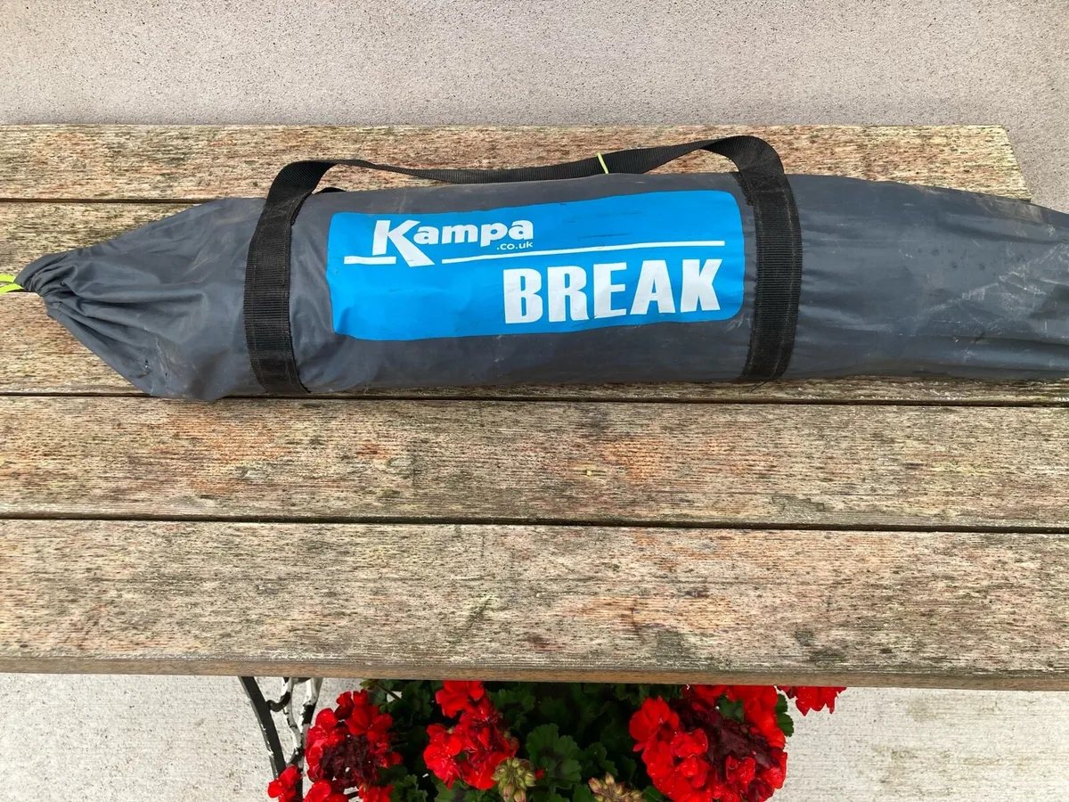 Kampa 3 panel windbreak ( pole version) - Image 1
