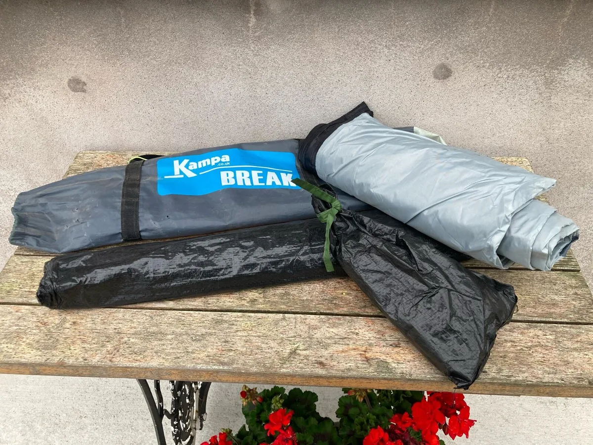 Kampa 3 panel windbreak ( pole version) - Image 3