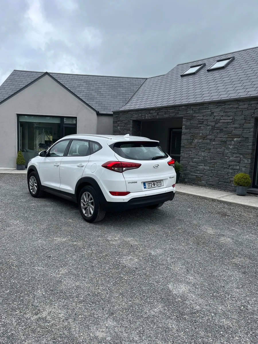 HYUNDAI TUCSON SE NAV B-DRIVE 2WD CRDI - Image 4