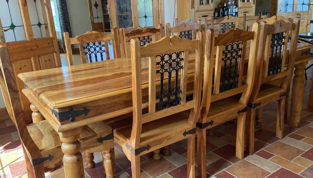 Dining table and chairs - Image 1