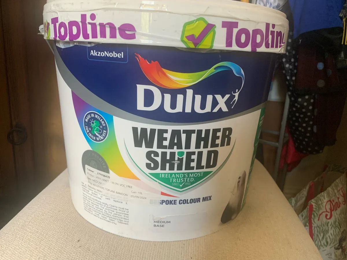 Dulux Weathershield Masonry Paint Gold - Image 1