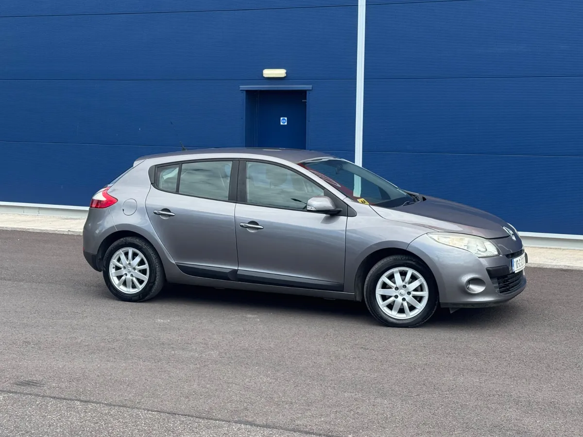 Renault Megane 2010 Tiny mileage - Image 4