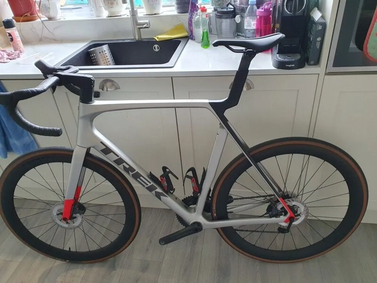 trek madone sl7 gen 8 - Image 1