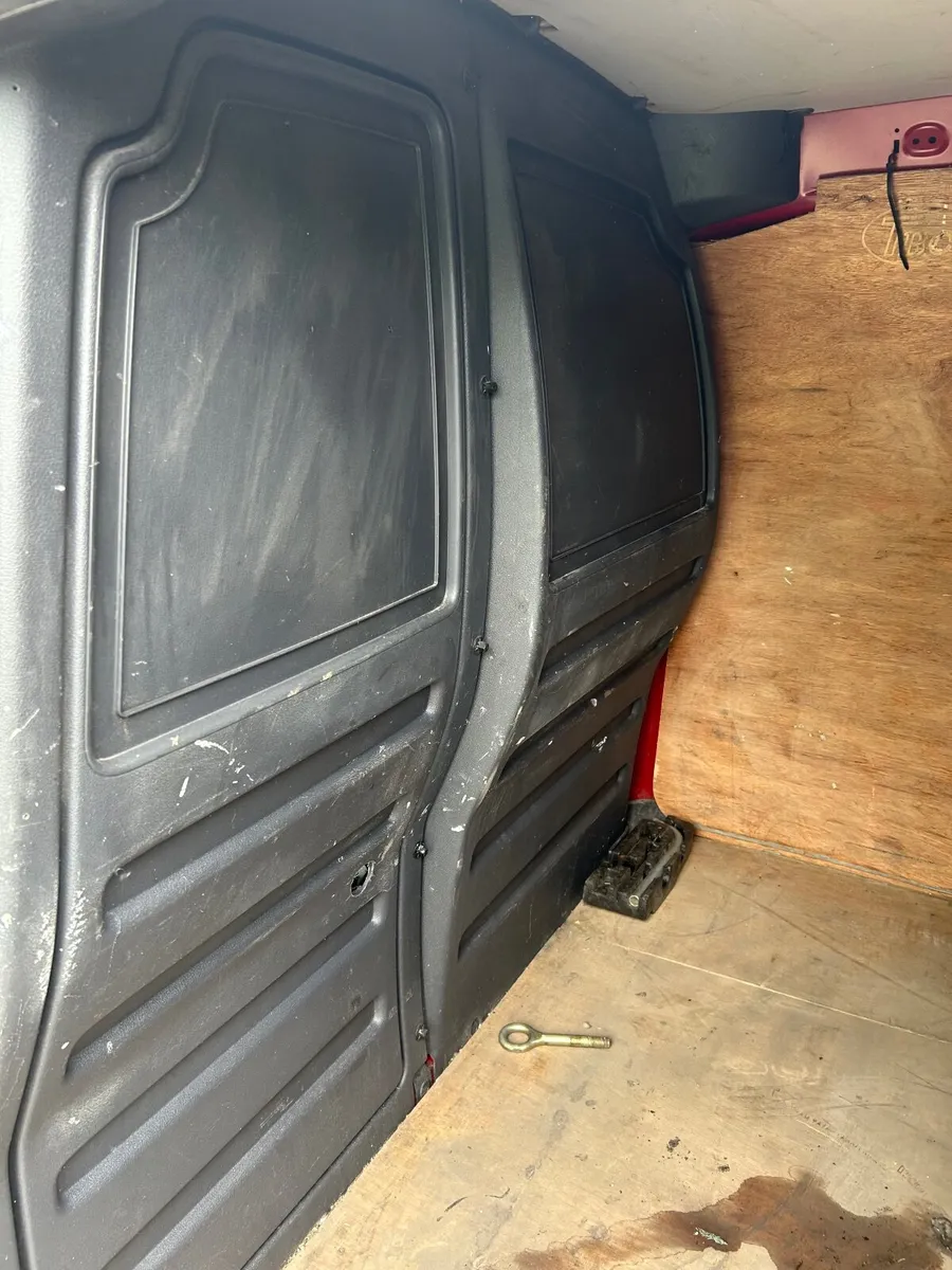 2014 Volkswagen Caddy 1.6 doe feb 2026 - Image 3
