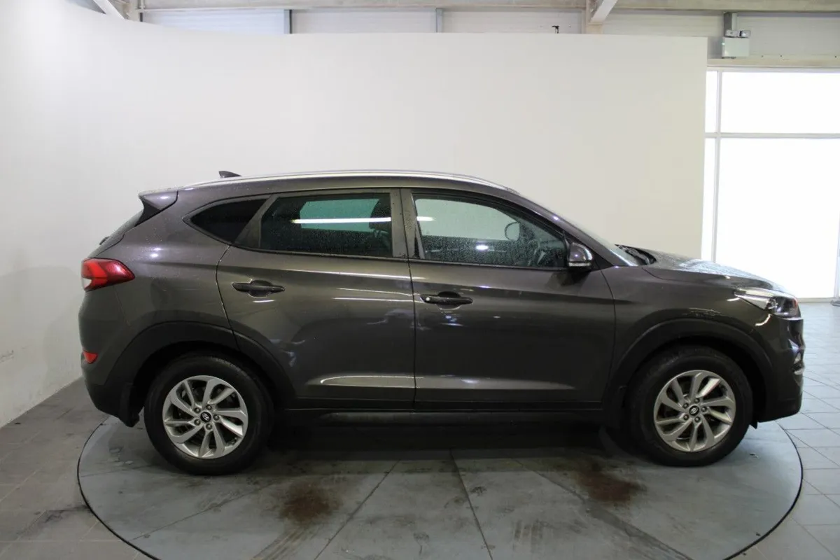 Hyundai Tucson 1.7 D Executive 2WD - Image 3