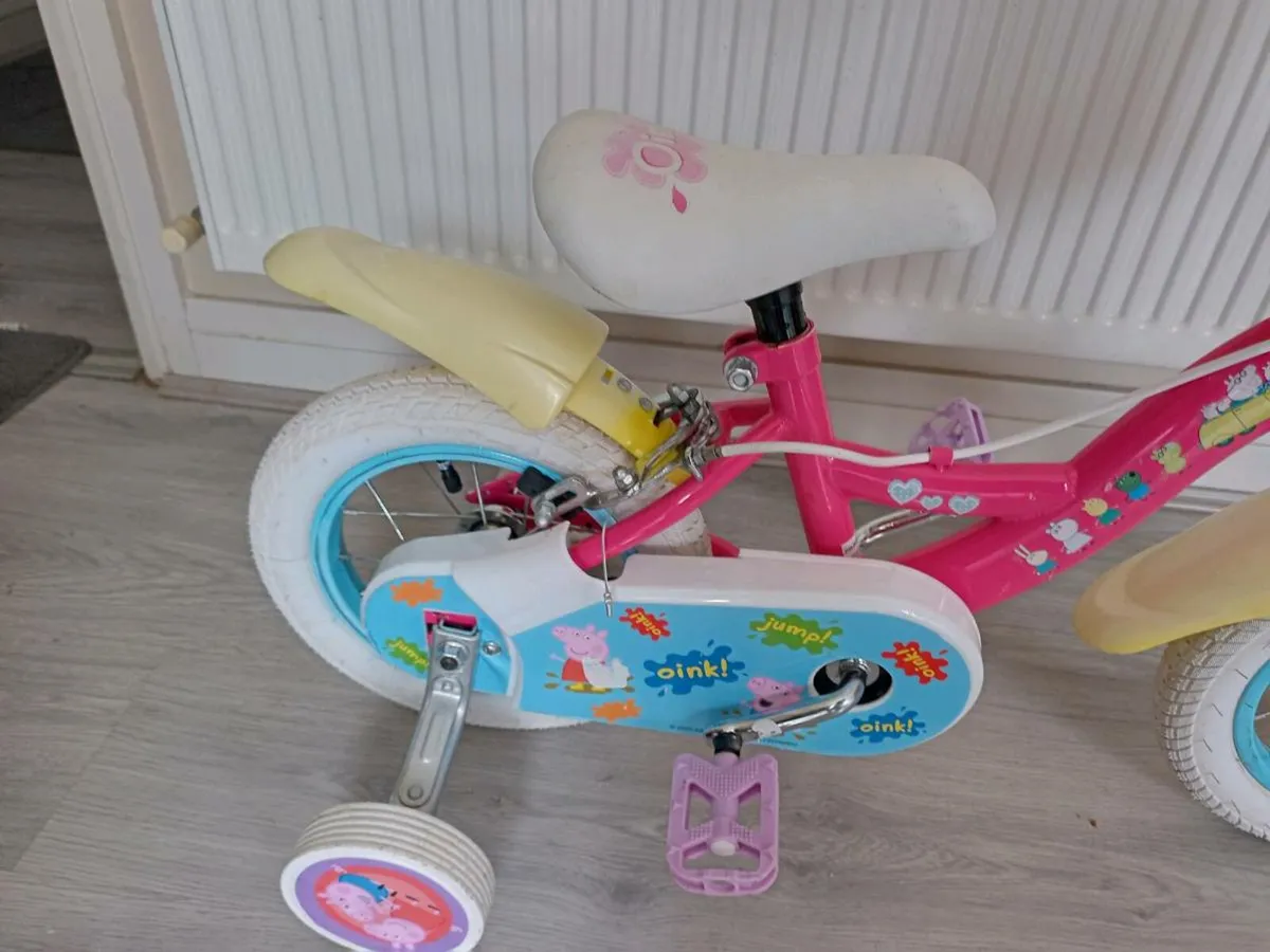Kids pepper pig bike size 12 inch wheels. - Image 3
